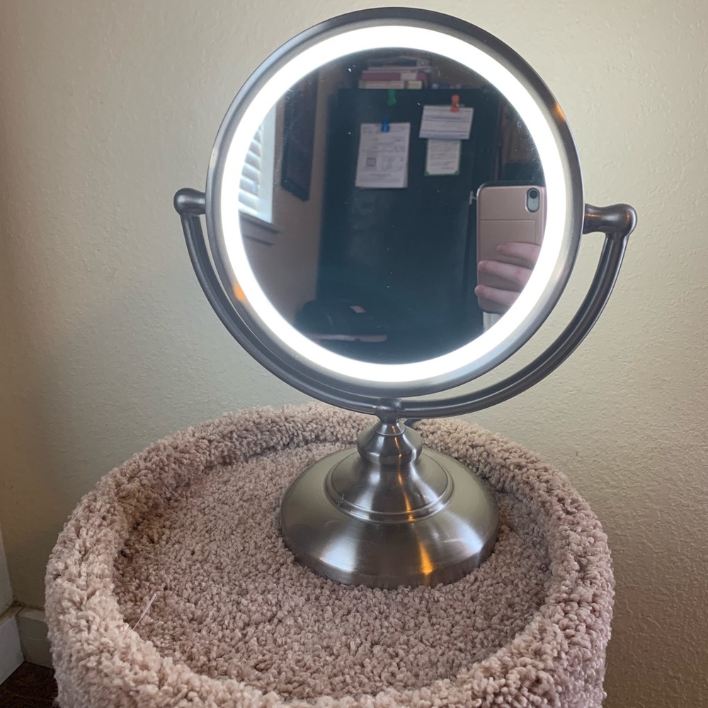 Make-up mirror. 😊